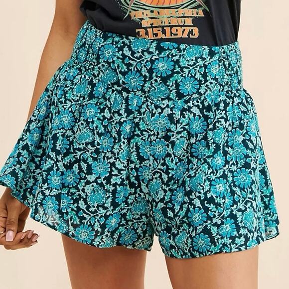Free People Pants - Free People “Say It’s So” Blue Floral Smocked Shorts | Size M | NWT